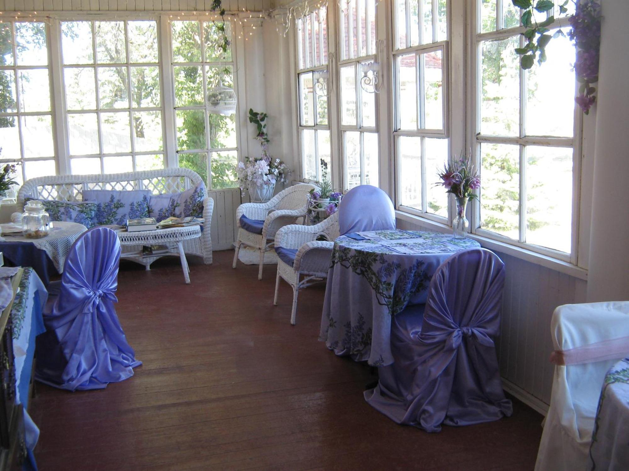 Wakamow Heights Bed And Breakfast Moose Jaw Exterior photo