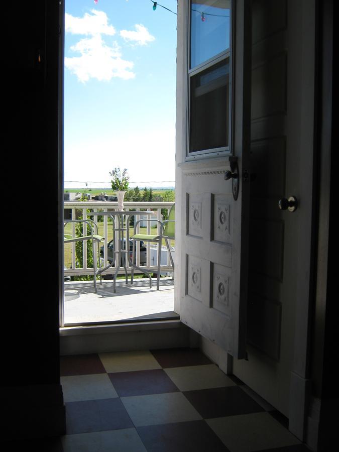 Wakamow Heights Bed And Breakfast Moose Jaw Exterior photo