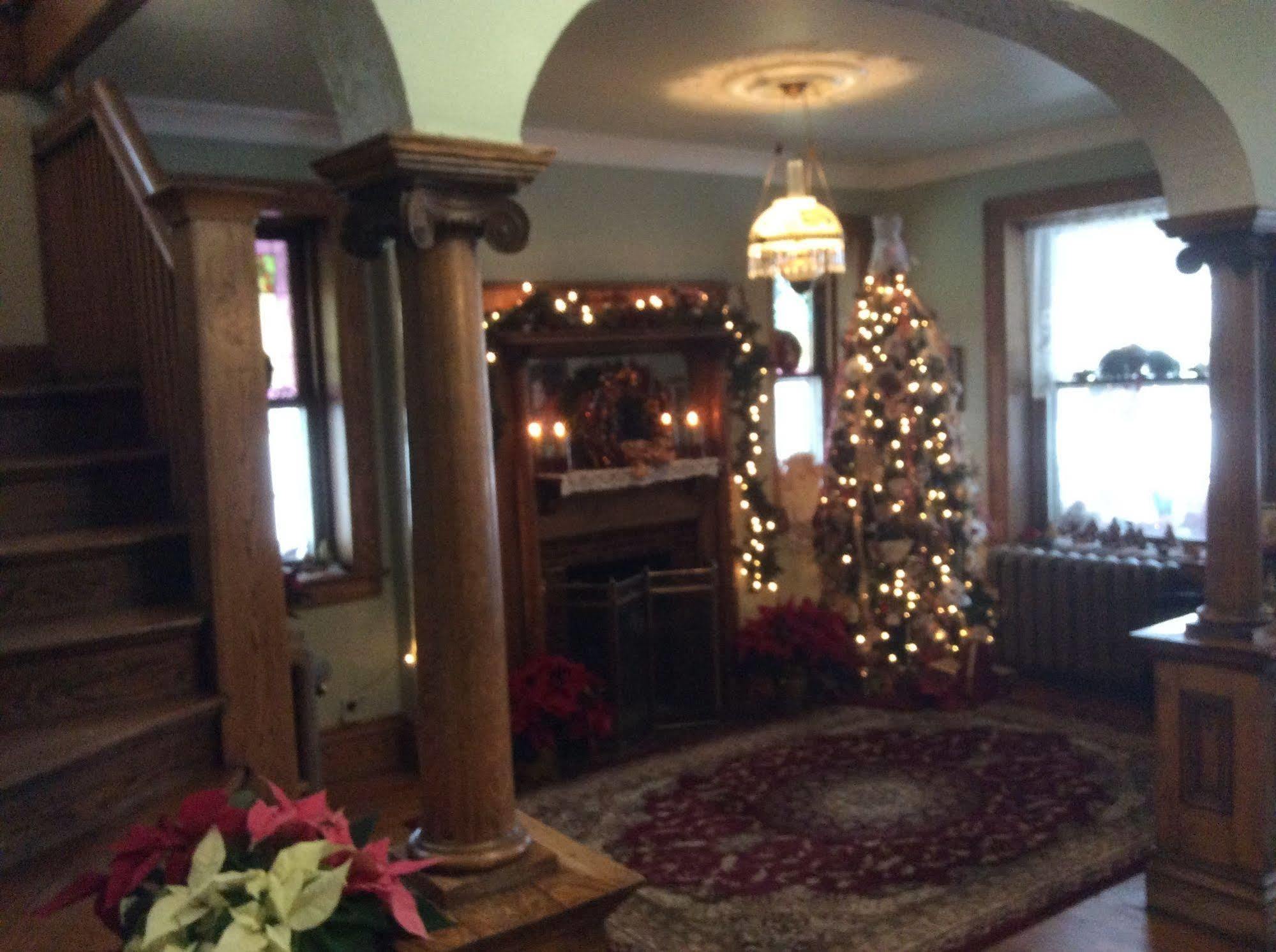 Wakamow Heights Bed And Breakfast Moose Jaw Exterior photo