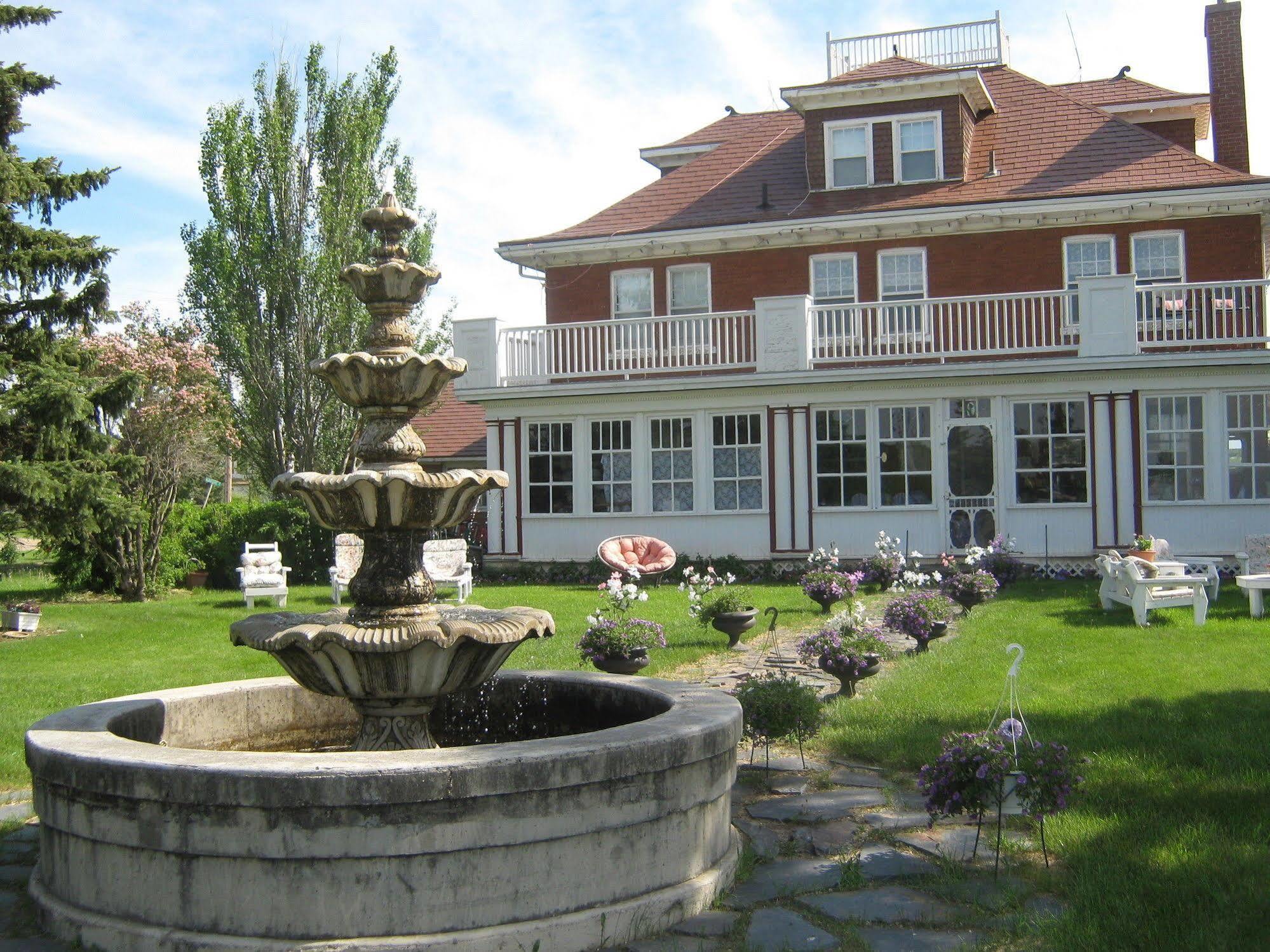 Wakamow Heights Bed And Breakfast Moose Jaw Exterior photo