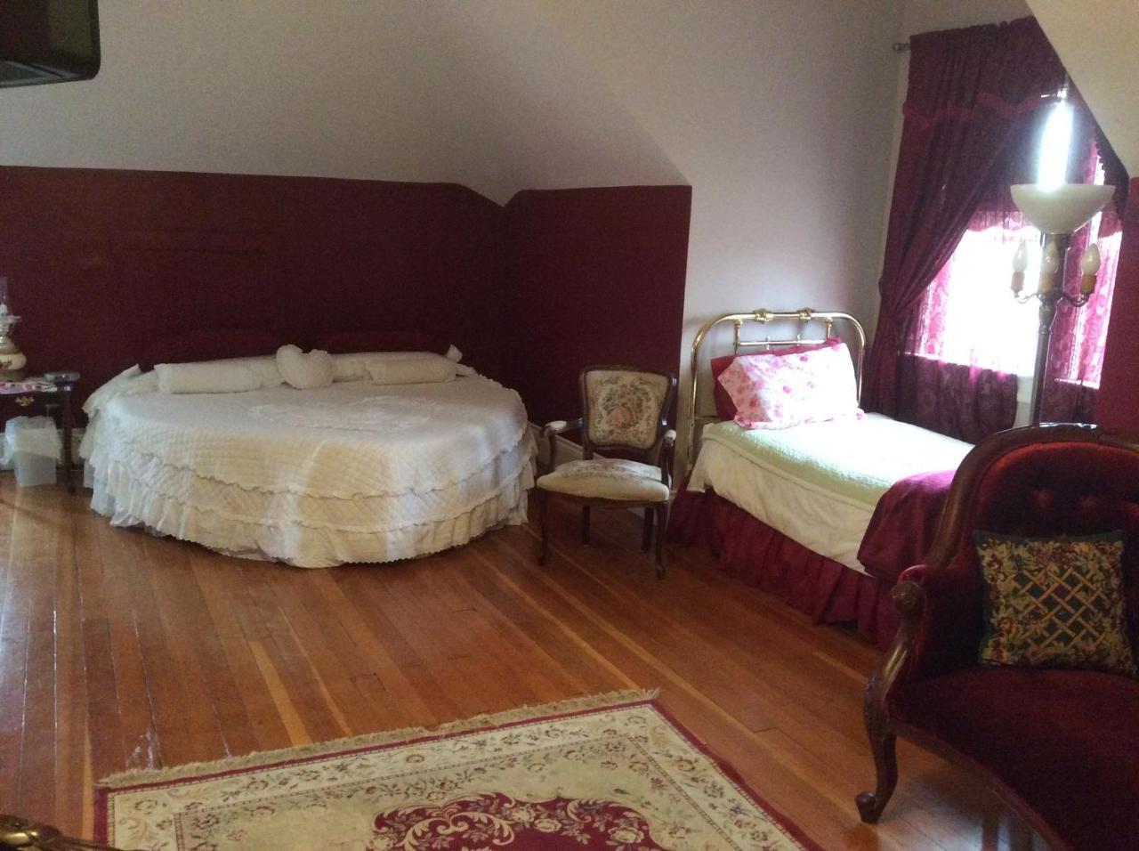 Wakamow Heights Bed And Breakfast Moose Jaw Exterior photo