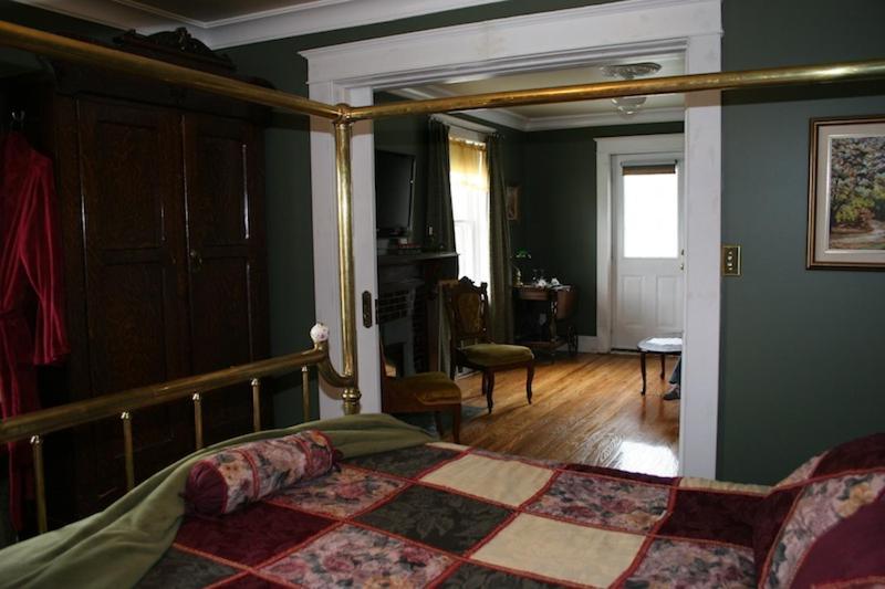 Wakamow Heights Bed And Breakfast Moose Jaw Exterior photo
