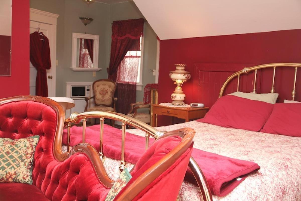 Wakamow Heights Bed And Breakfast Moose Jaw Exterior photo